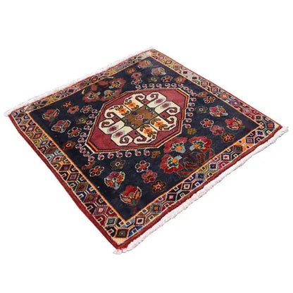 Poschti Qashqai rug (59 x 58 cm) with geometric pattern and white fringed edge