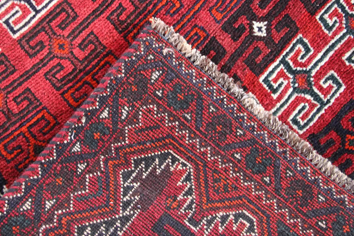 Qashqai runner close-up: woven texture with fringes and a red-dark pattern