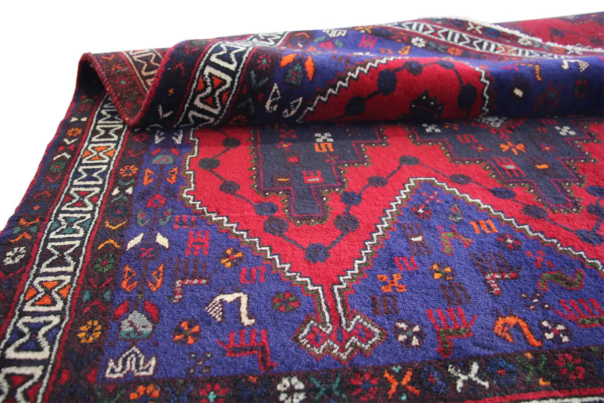 Rug laid out: geometric pattern in red, dark blue, blue and white