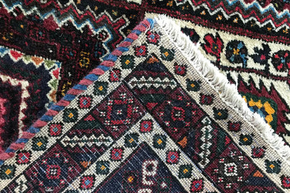Close-up of the texture: runner with geometric patterns and fringes along the edge