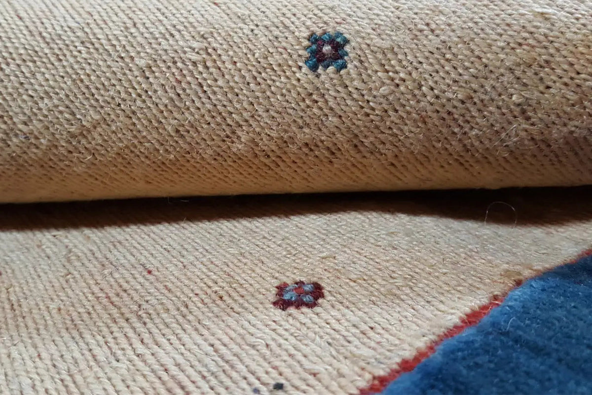 Carpet detail Soumakh 15407: beige texture with small colored pattern dots