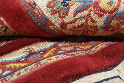 Soumak rug (147 x 103 cm): red pile with multicolored ornaments, close-up