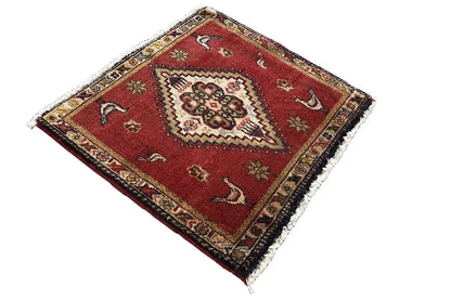 Poschti Qashqai rug 52x49 cm, red field with a central ornament, side fringes