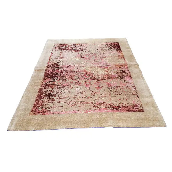 Rug with a central red/pink rectangular pattern on a beige background