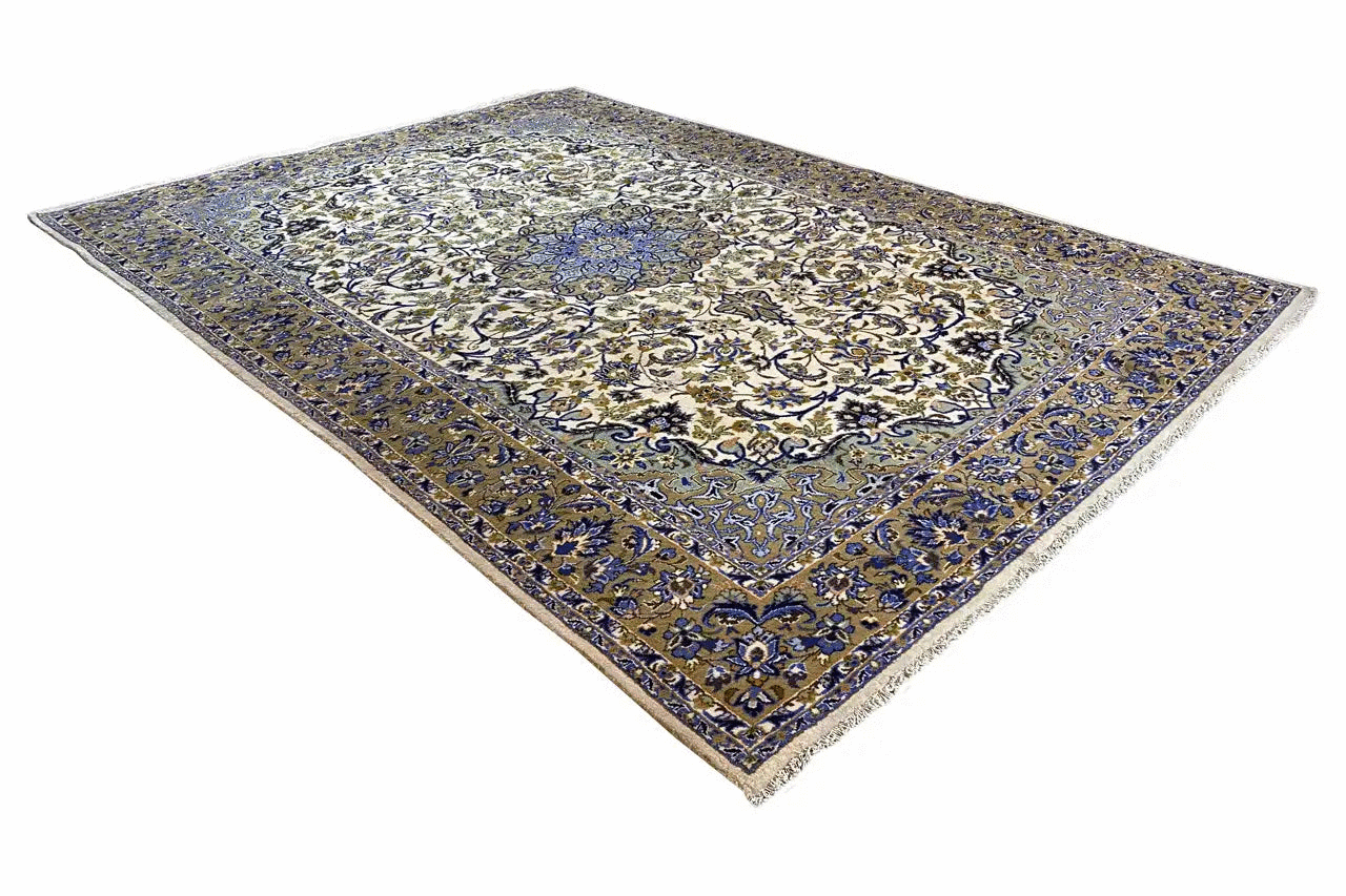Keshan Oriental rug with floral ornamentation, set diagonally